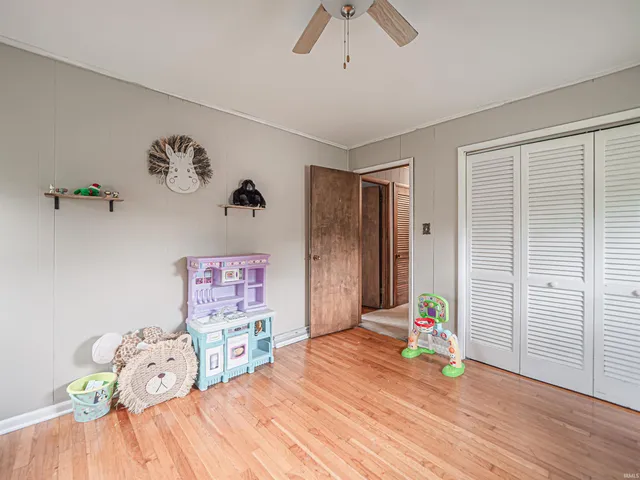 $185,000 | 210 South East Street, Oakland City, IN 47660