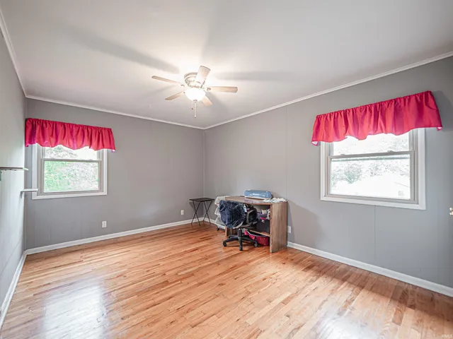 $185,000 | 210 South East Street, Oakland City, IN 47660