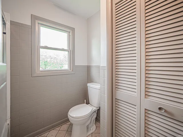 $185,000 | 210 South East Street, Oakland City, IN 47660