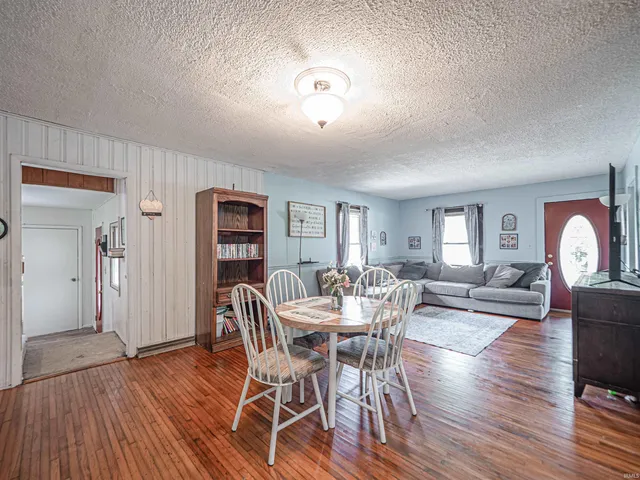 $185,000 | 210 South East Street, Oakland City, IN 47660