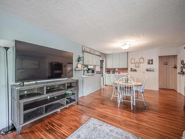 $185,000 | 210 South East Street, Oakland City, IN 47660