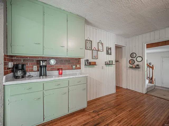 $185,000 | 210 South East Street, Oakland City, IN 47660