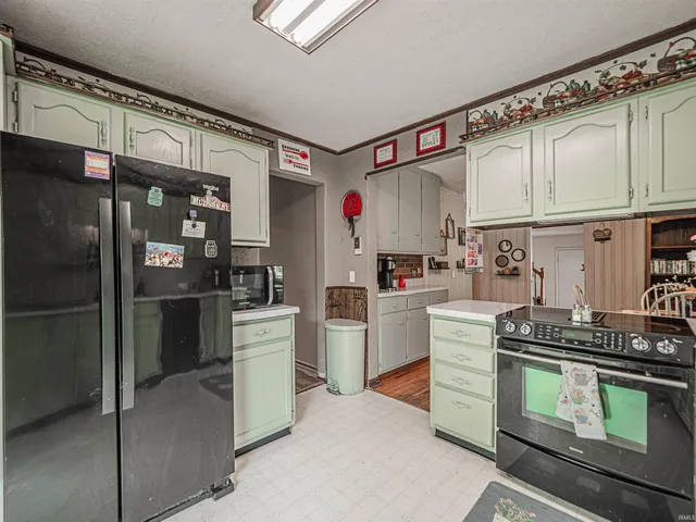 $185,000 | 210 South East Street, Oakland City, IN 47660