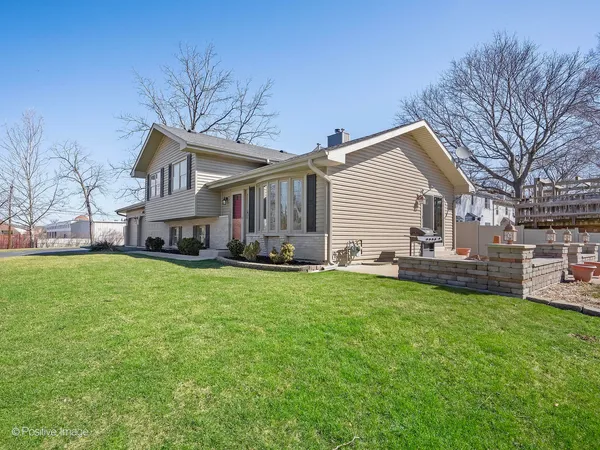 $449,900 | 27-w015 Manchester Road, Wheaton, IL 60187