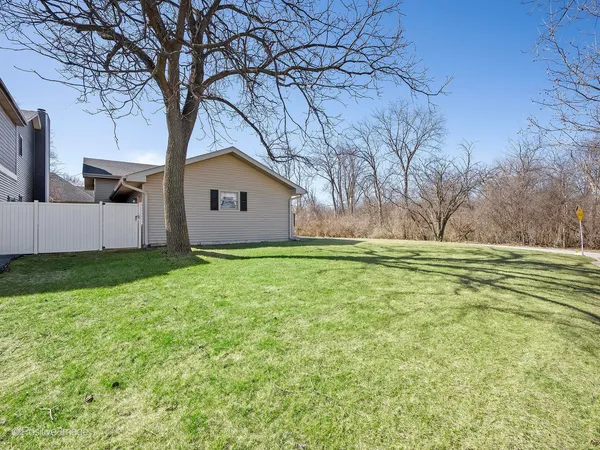 $449,900 | 27-w015 Manchester Road, Wheaton, IL 60187
