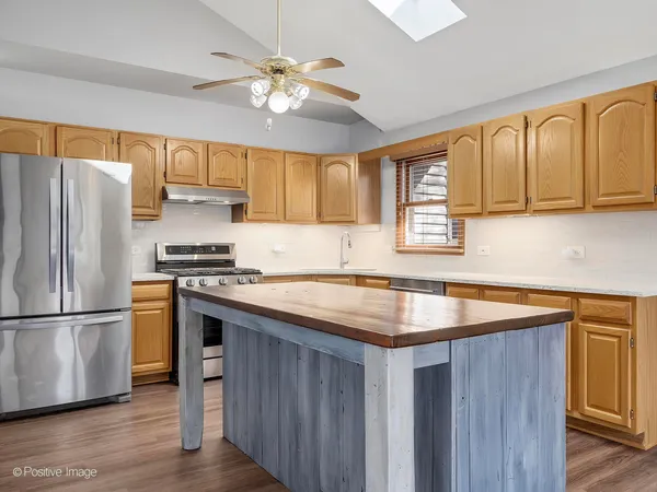$449,900 | 27-w015 Manchester Road, Wheaton, IL 60187
