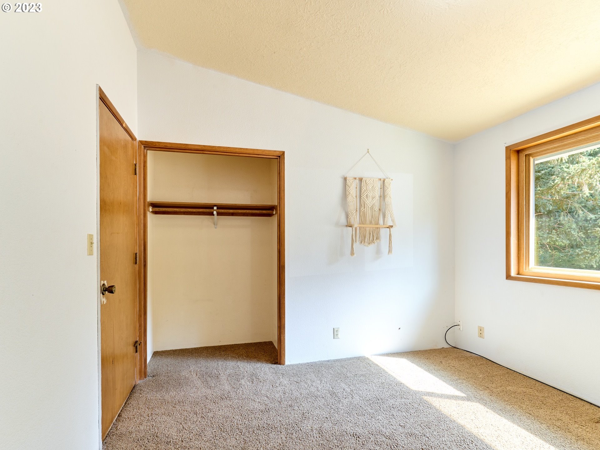 3661 Seminole Road Northeast Silverton, OR 97381 - Photo 22 of 48 an empty room with windows