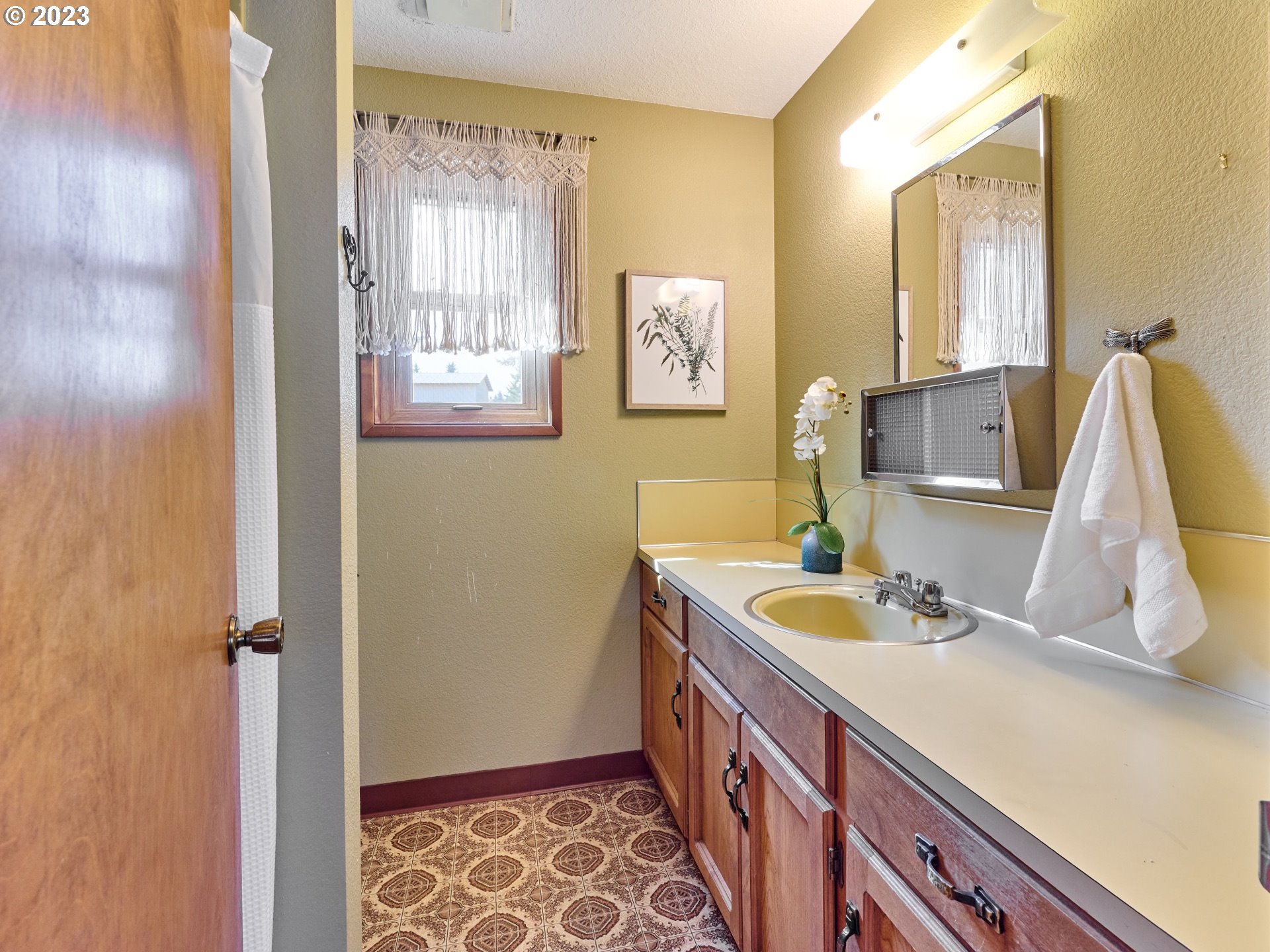 3661 Seminole Road Northeast Silverton, OR 97381 - Photo 25 of 48 a bathroom with a sink and a mirror