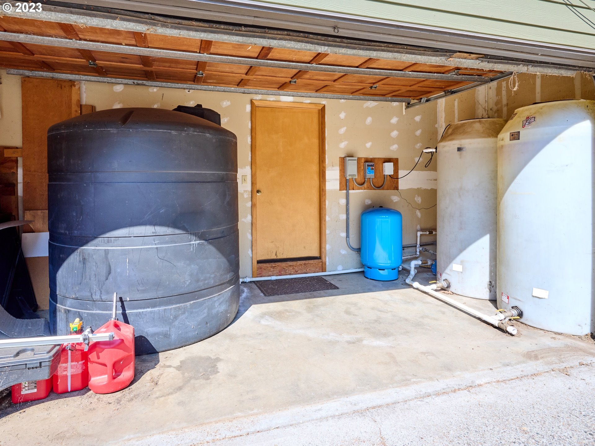 3661 Seminole Road Northeast Silverton, OR 97381 - Photo 28 of 48 a bedroom with a bed and a mirror