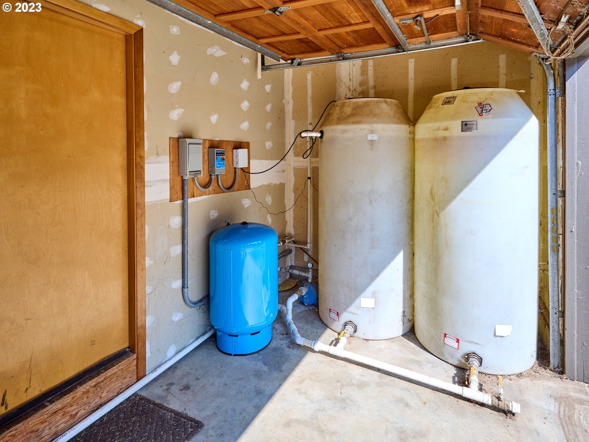 3661 Seminole Road Northeast Silverton, OR 97381 - Photo 29 of 48 a view of a storage & utility room