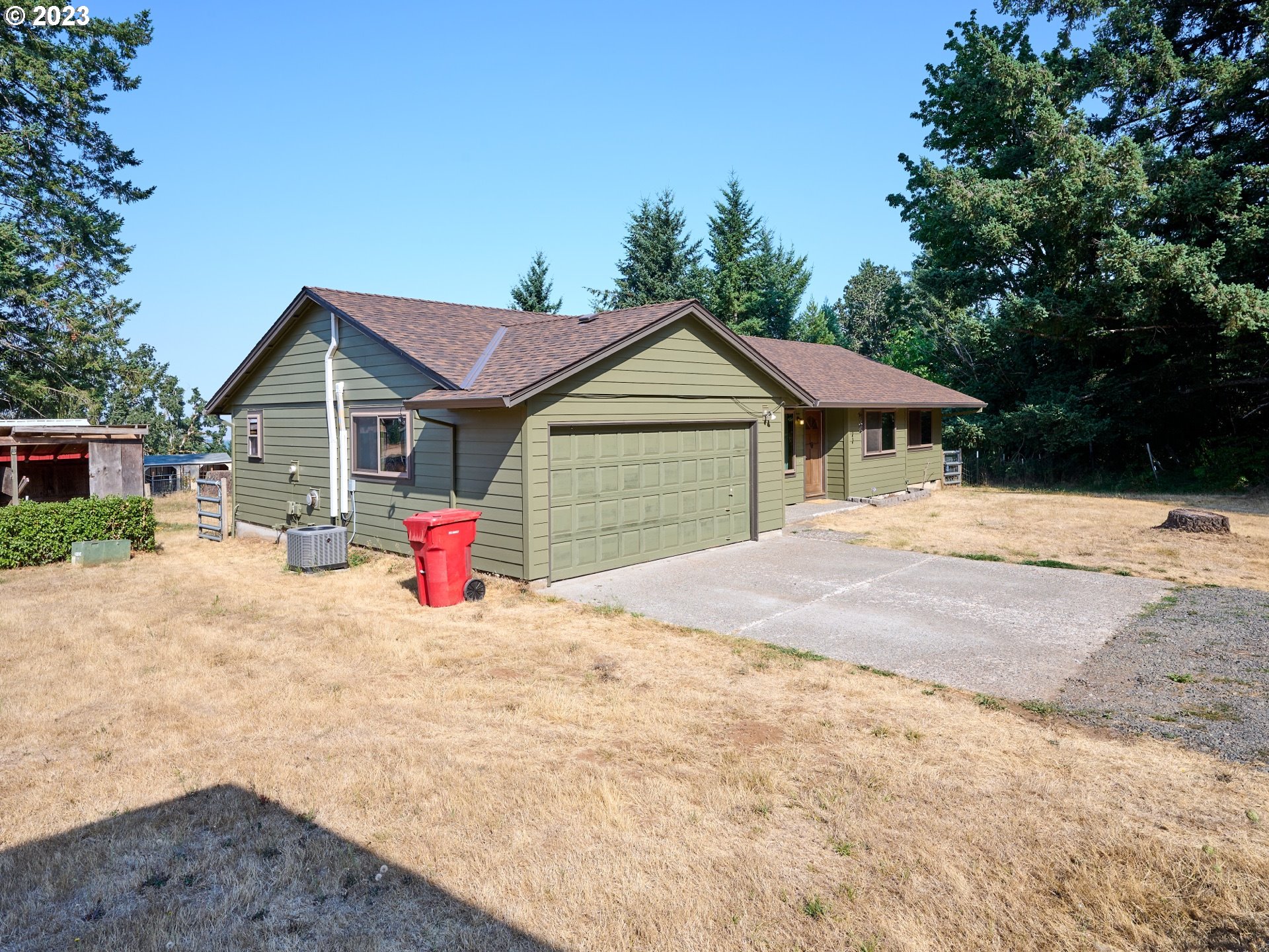 3661 Seminole Road Northeast Silverton, OR 97381 - Photo 30 of 48 a house with a outdoor space