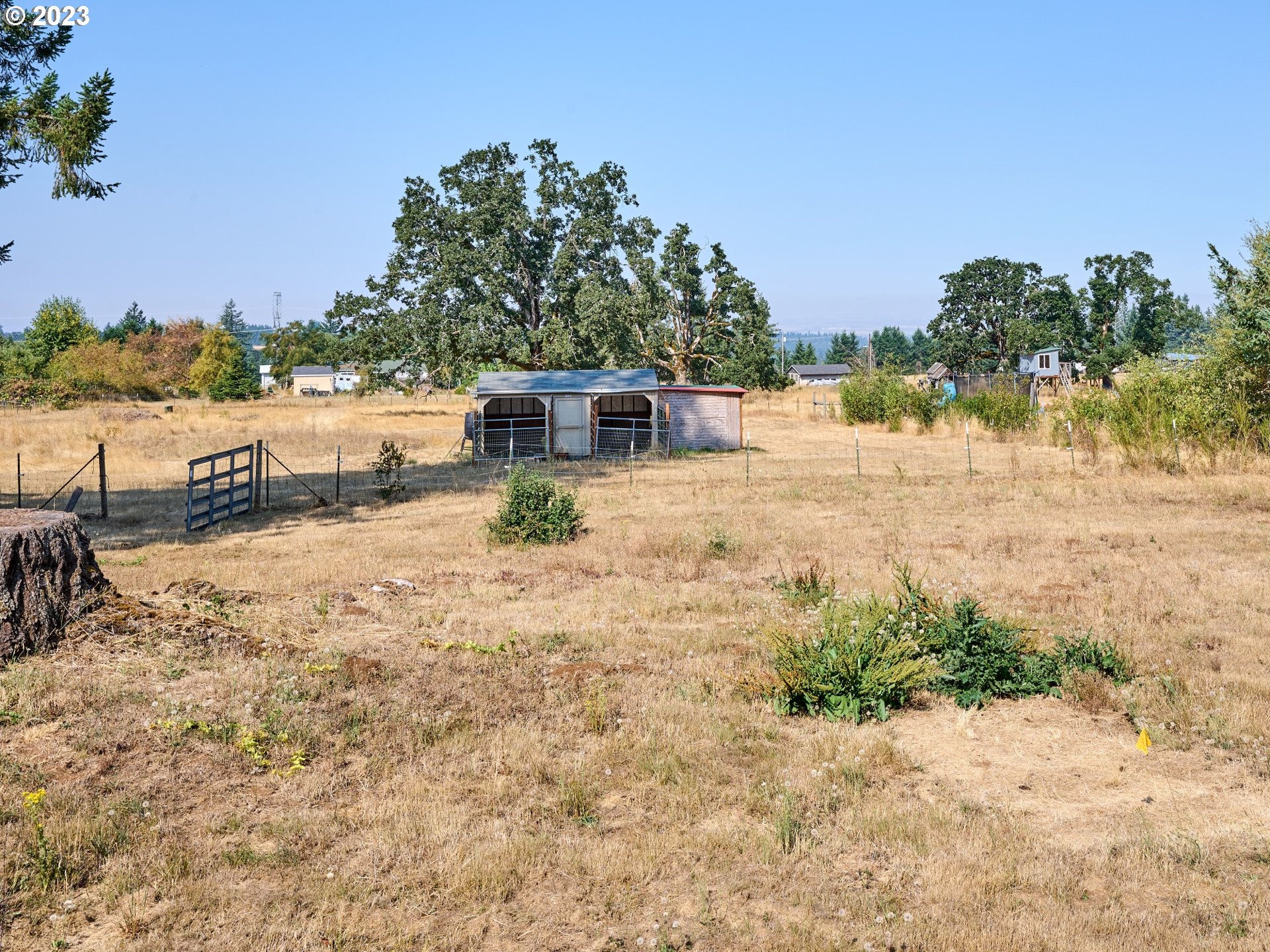 3661 Seminole Road Northeast Silverton, OR 97381 - Photo 35 of 48 a view of a dry yard with wooden fence