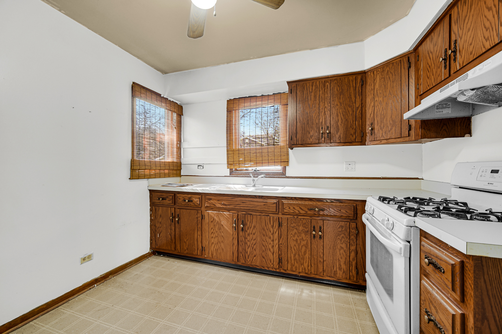 716 Chestnut Street Lemont, IL 60439 - Photo 11 of 20 a kitchen with stainless steel appliances granite countertop a stove a sink and a microwave