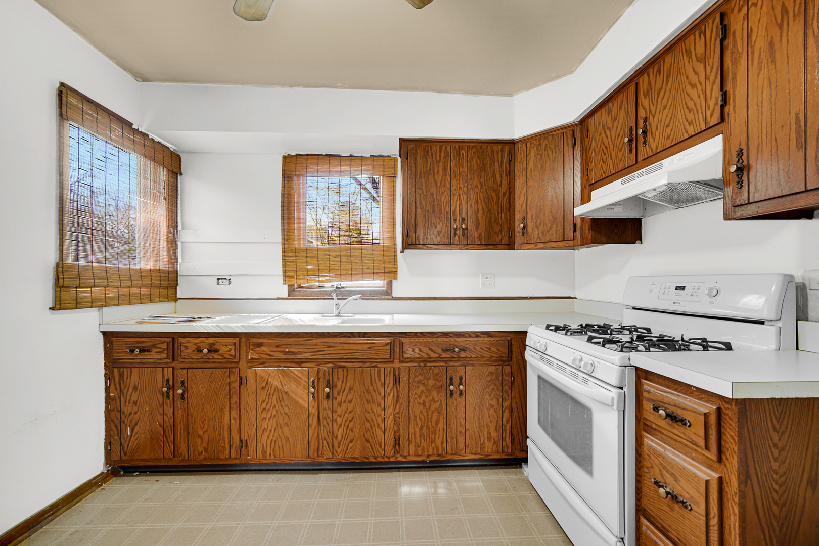 716 Chestnut Street Lemont, IL 60439 - Photo 12 of 20 a kitchen with stainless steel appliances granite countertop a stove a sink and a microwave