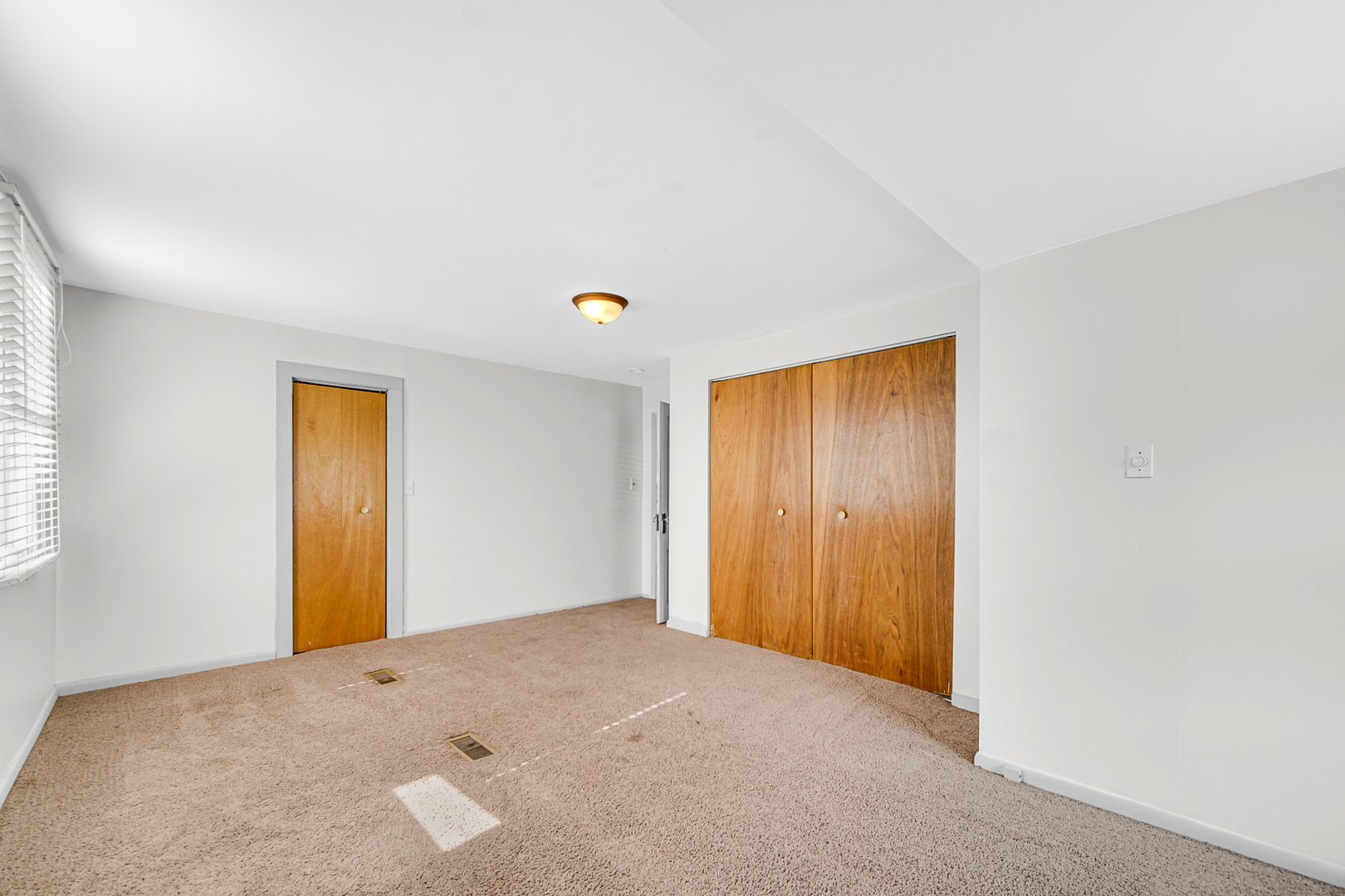 716 Chestnut Street Lemont, IL 60439 - Photo 13 of 20 a view of an empty room