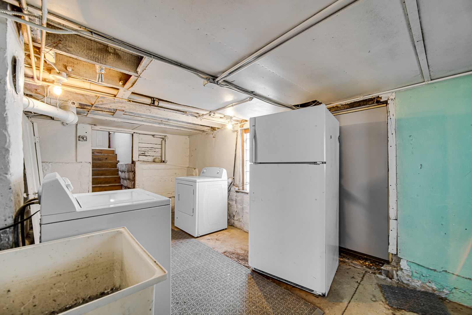 716 Chestnut Street Lemont, IL 60439 - Photo 15 of 20 a view of hallway with washer and dryer