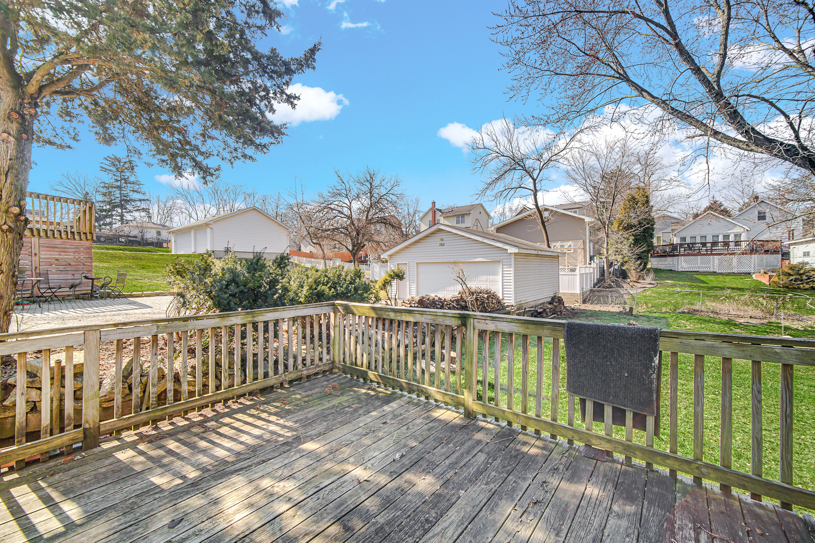 716 Chestnut Street Lemont, IL 60439 - Photo 4 of 20 a view of a house with a ocean view