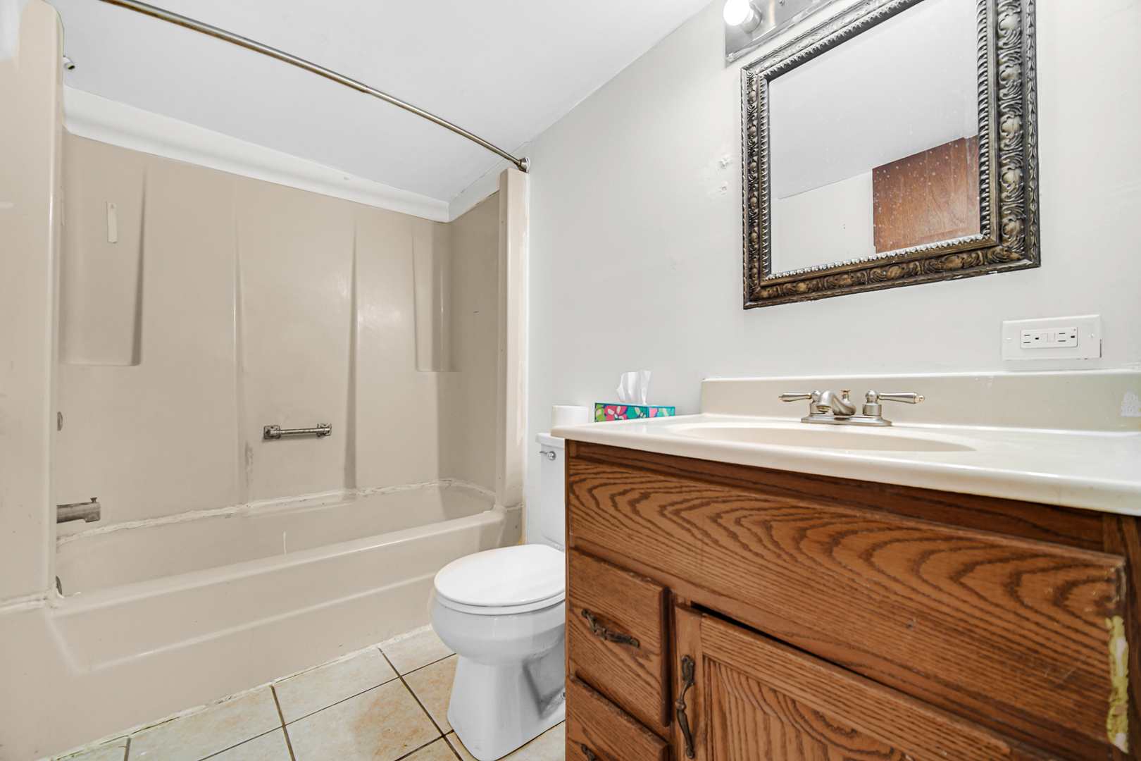716 Chestnut Street Lemont, IL 60439 - Photo 10 of 20 a bathroom with a sink a toilet and a bathtub