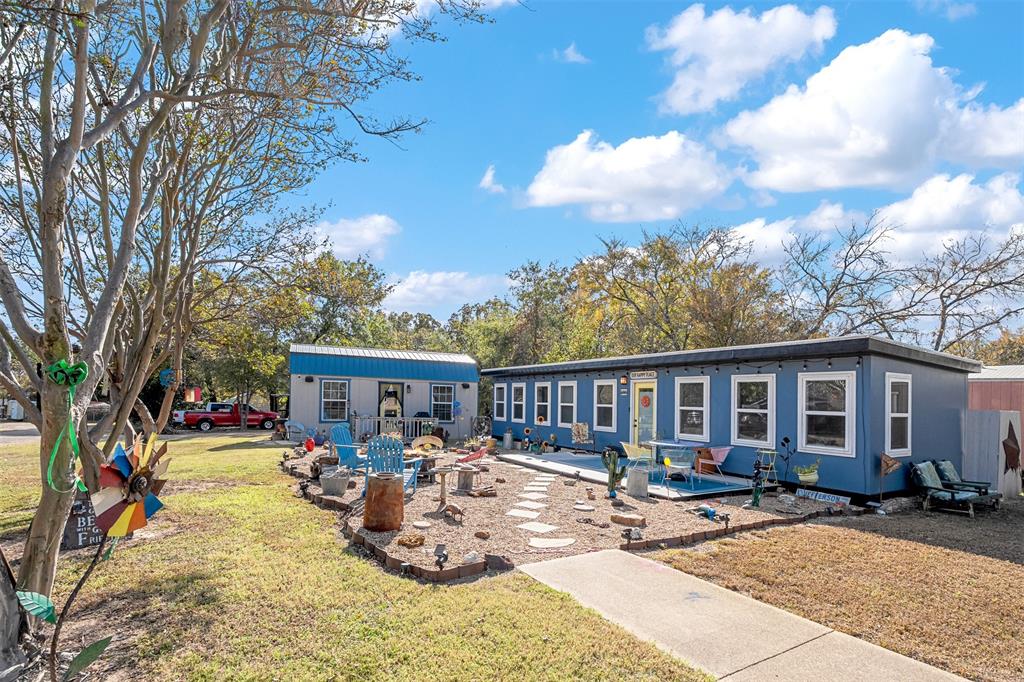 205 Scott Lane Mabank, TX 75156 - Photo 14 of 21 a house view with sitting space and garden space