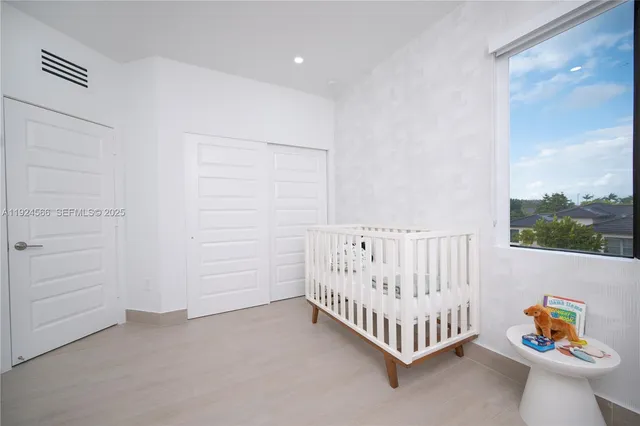 a view of livingroom with furniture