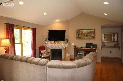 6214 Reid Road Swartz Creek, MI 48473 - Photo 11 of 16 20441414-10.JPG