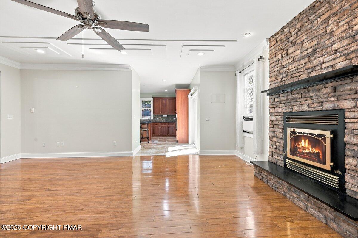 1007 Hampstead Road Bushkill, PA 18324 - Photo 16 of 96 Living Room