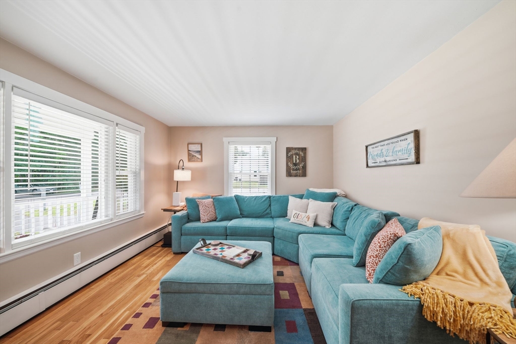 105 Locke Road Chelmsford, MA 01824 - Photo 4 of 42 Gallery Image 4