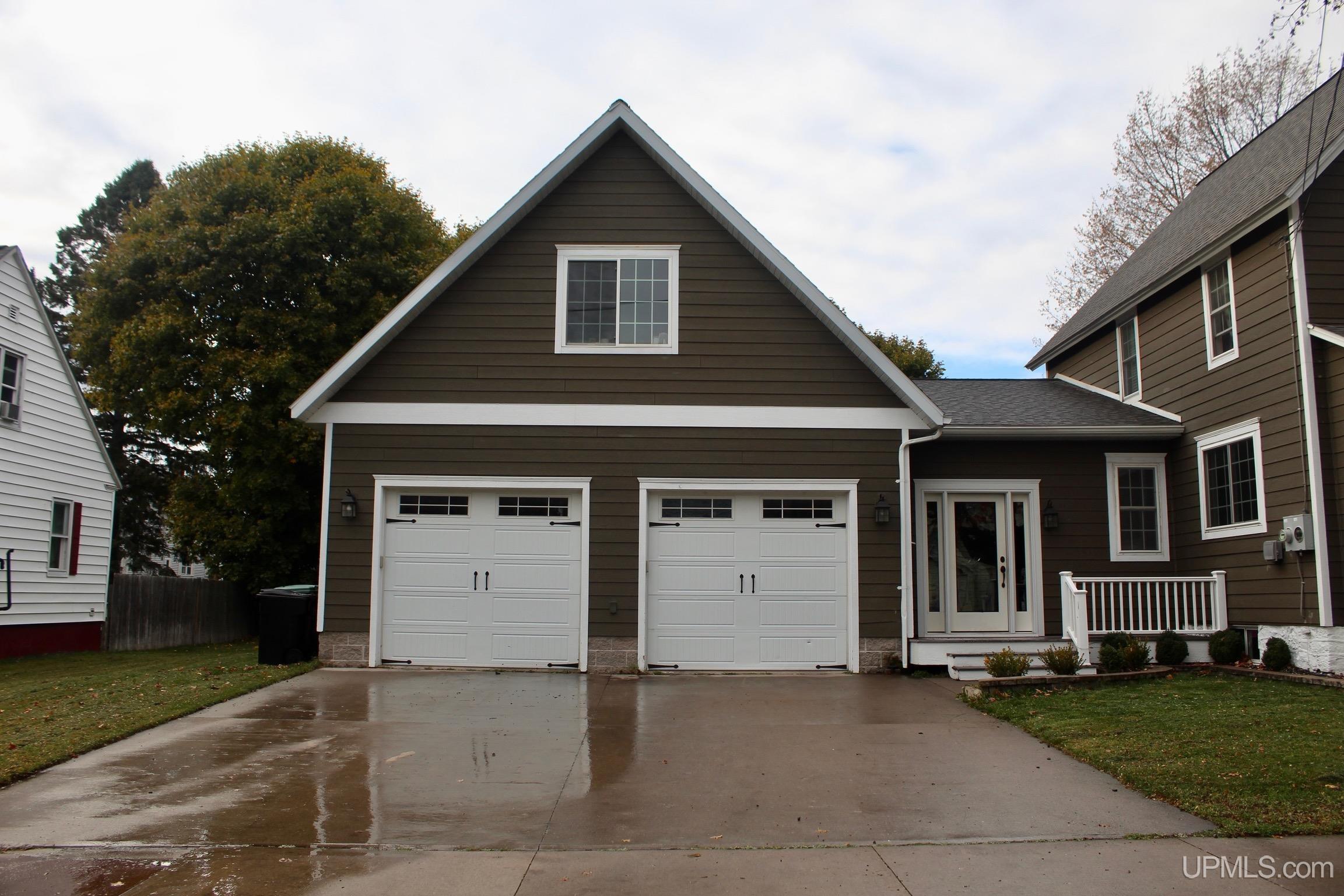 415 Kearsarge Street Calumet, MI 49913 - Photo 3 of 48
