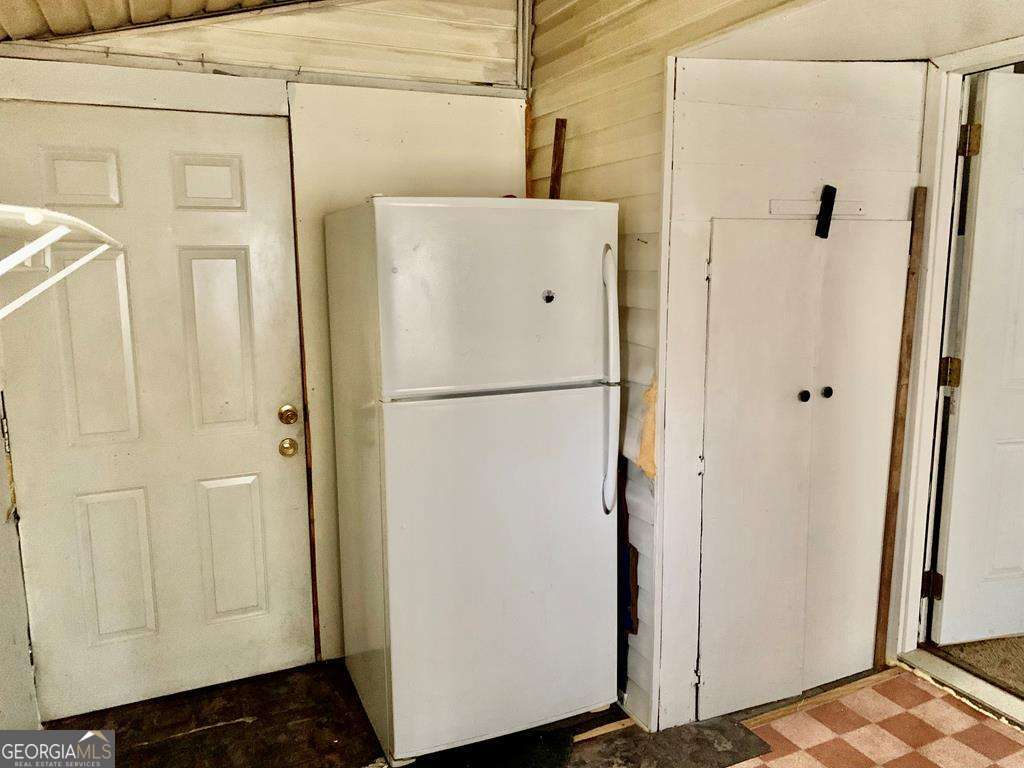 606 West 7th Street Alma, GA 31510 - Photo 23 of 28 a white refrigerator freezer and a stove