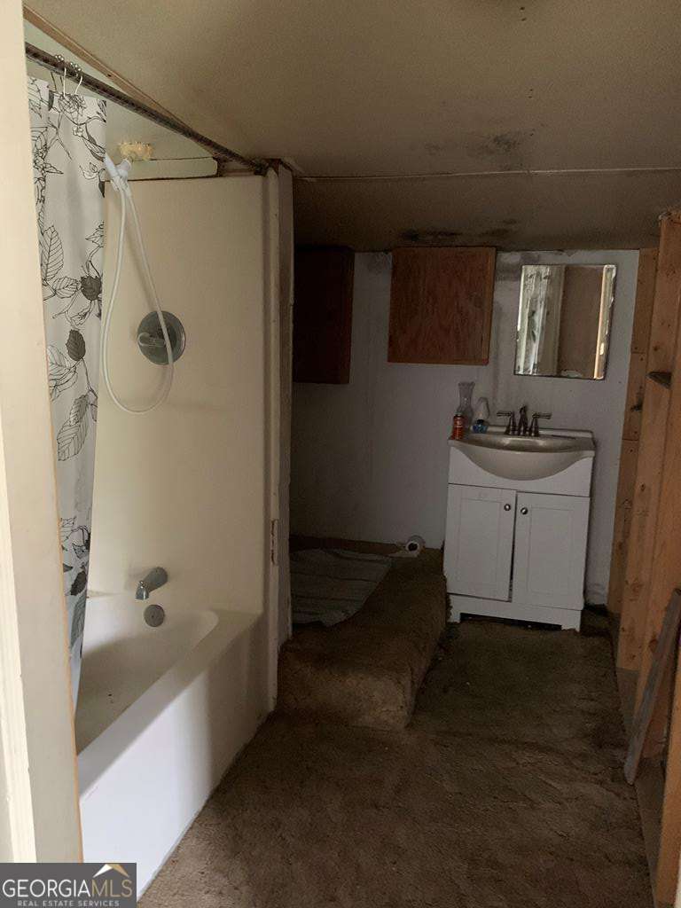 606 West 7th Street Alma, GA 31510 - Photo 28 of 28 a bathroom with a sink a toilet and shower