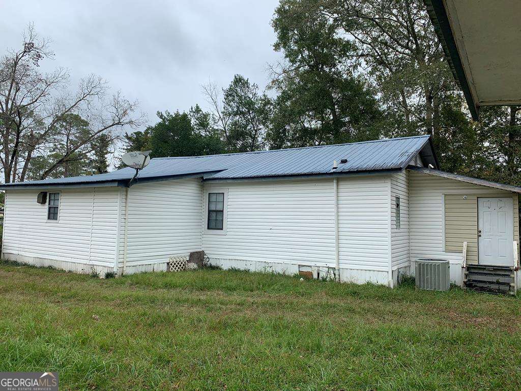 606 West 7th Street Alma, GA 31510 - Photo 4 of 28 a view of a backyard