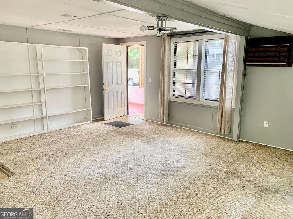 606 West 7th Street Alma, GA 31510 - Photo 8 of 28 a view of an empty room with a window