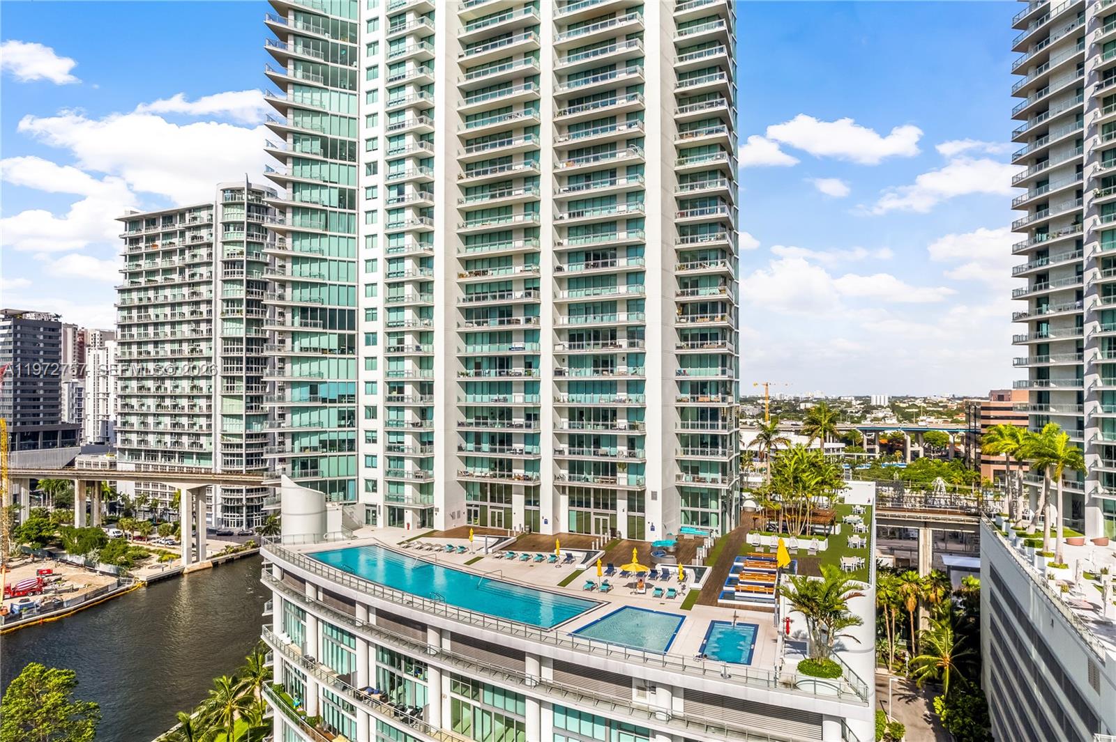 92 Southwest 3rd Street, Unit 3912 Miami, FL 33130 - Photo 21 of 33 a view of roof with city view