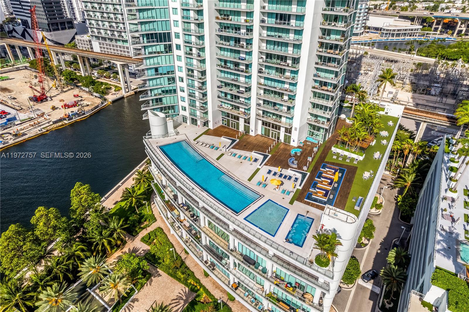 92 Southwest 3rd Street, Unit 3912 Miami, FL 33130 - Photo 27 of 33 a picture of a table