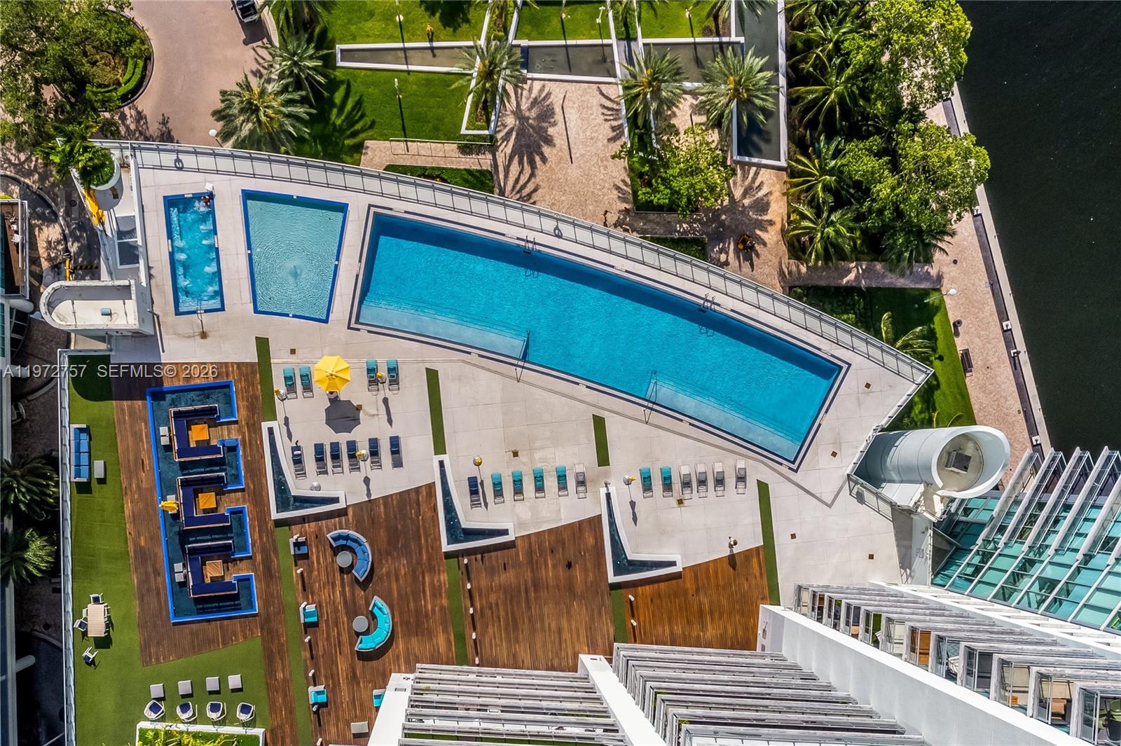 92 Southwest 3rd Street, Unit 3912 Miami, FL 33130 - Photo 29 of 33 a front view of a house with balcony