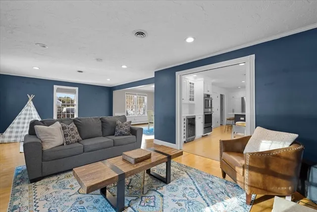 $1,275,000 | 104 Wood End Lane, Medfield, MA 02052