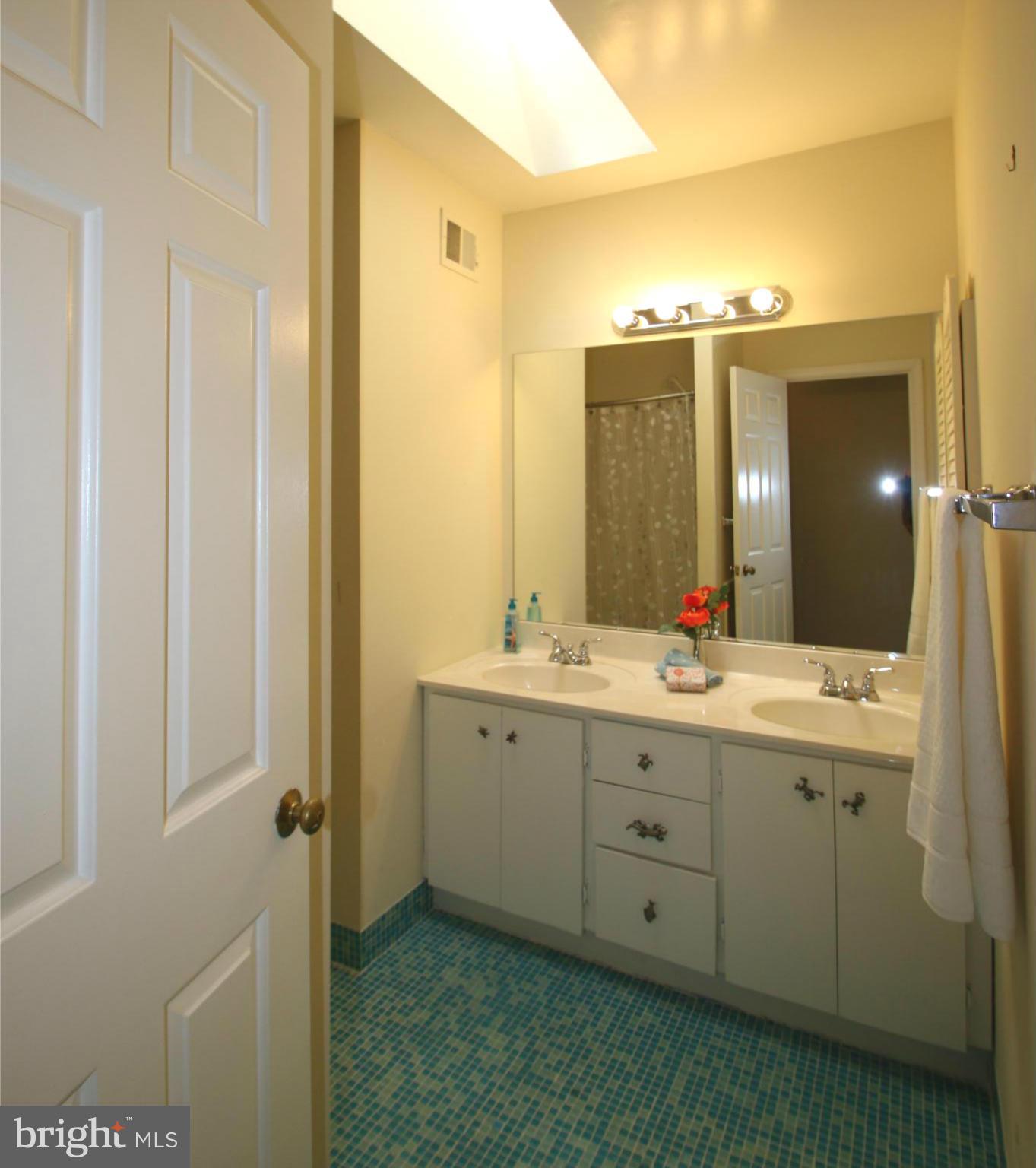 20912 Sunnyacres Road Gaithersburg, MD 20882 - Photo 11 of 20 Bath