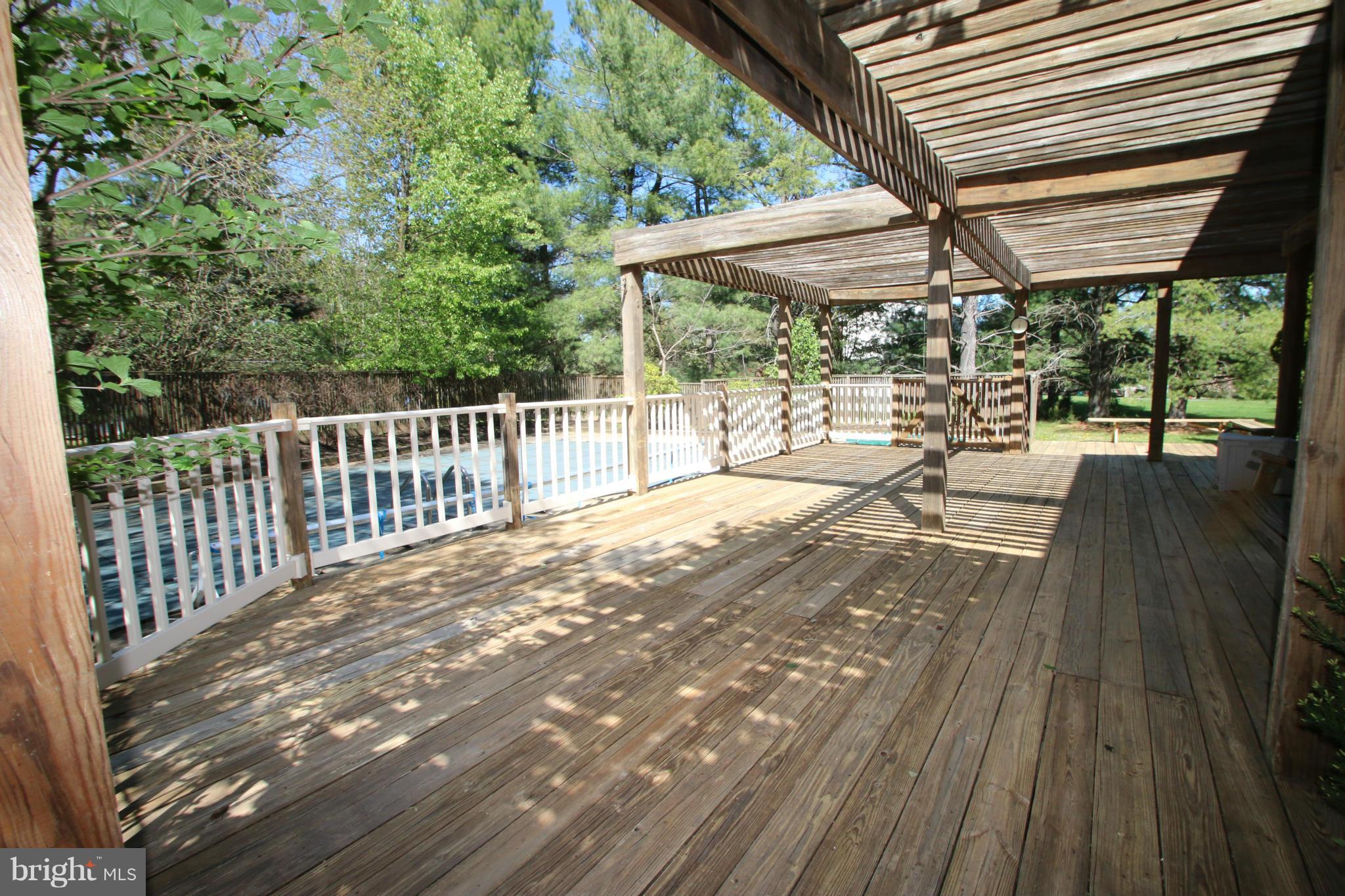 20912 Sunnyacres Road Gaithersburg, MD 20882 - Photo 18 of 20 Large Deck