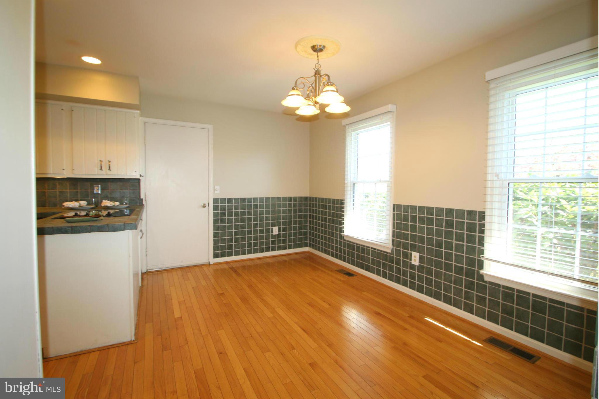 20912 Sunnyacres Road Gaithersburg, MD 20882 - Photo 3 of 20 Kitchen Eating Area