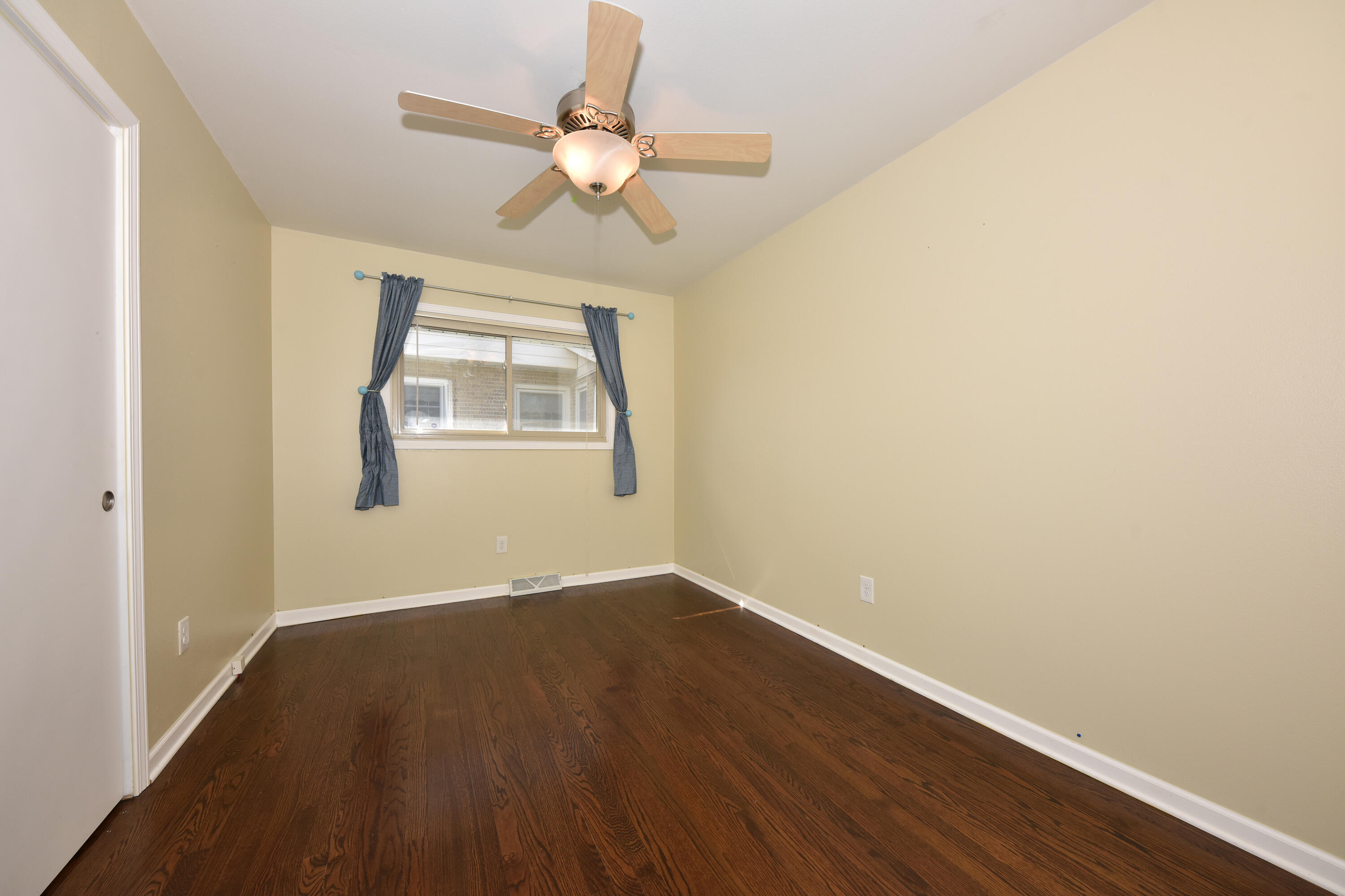 5669 South 24th Street Milwaukee, WI 53221 - Photo 15 of 33 Bed 2