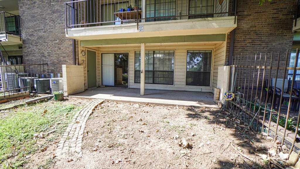 2505 Wedglea Drive, Unit 121 Dallas, TX 75211 - Photo 19 of 24 a view of a entryway front of house
