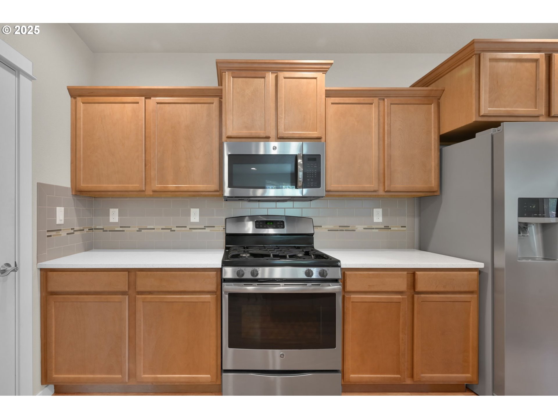 3015 Guadalupe Way Eugene, OR 97408 - Photo 19 of 48 a kitchen with a stove a sink and a microwave