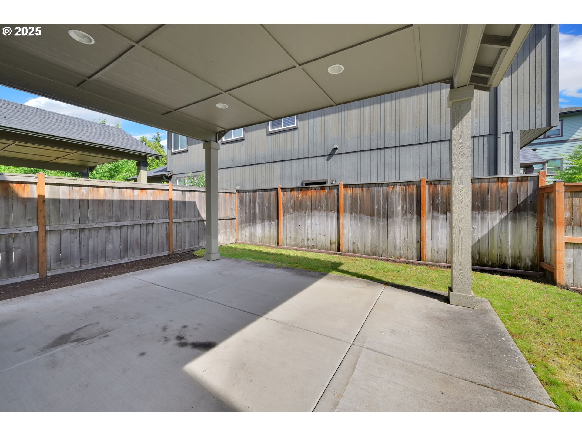 3015 Guadalupe Way Eugene, OR 97408 - Photo 41 of 48 a view of backyard with barn