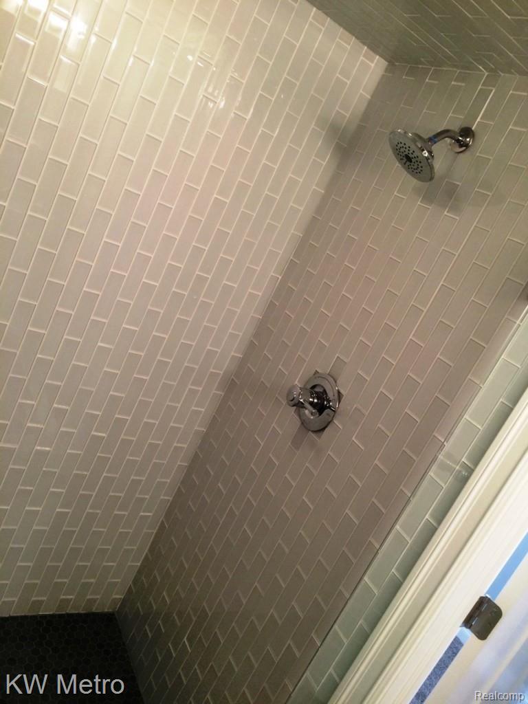 610 Stratford Road Ferndale, MI 48220 - Photo 24 of 36 IMG_8507.jpg