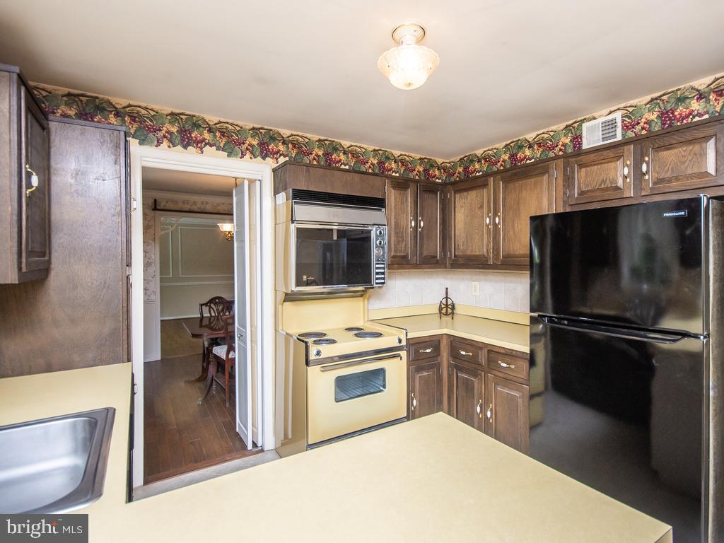 7008 Spaniel Road Springfield, VA 22153 - Photo 15 of 43 Kitchen on Main Level