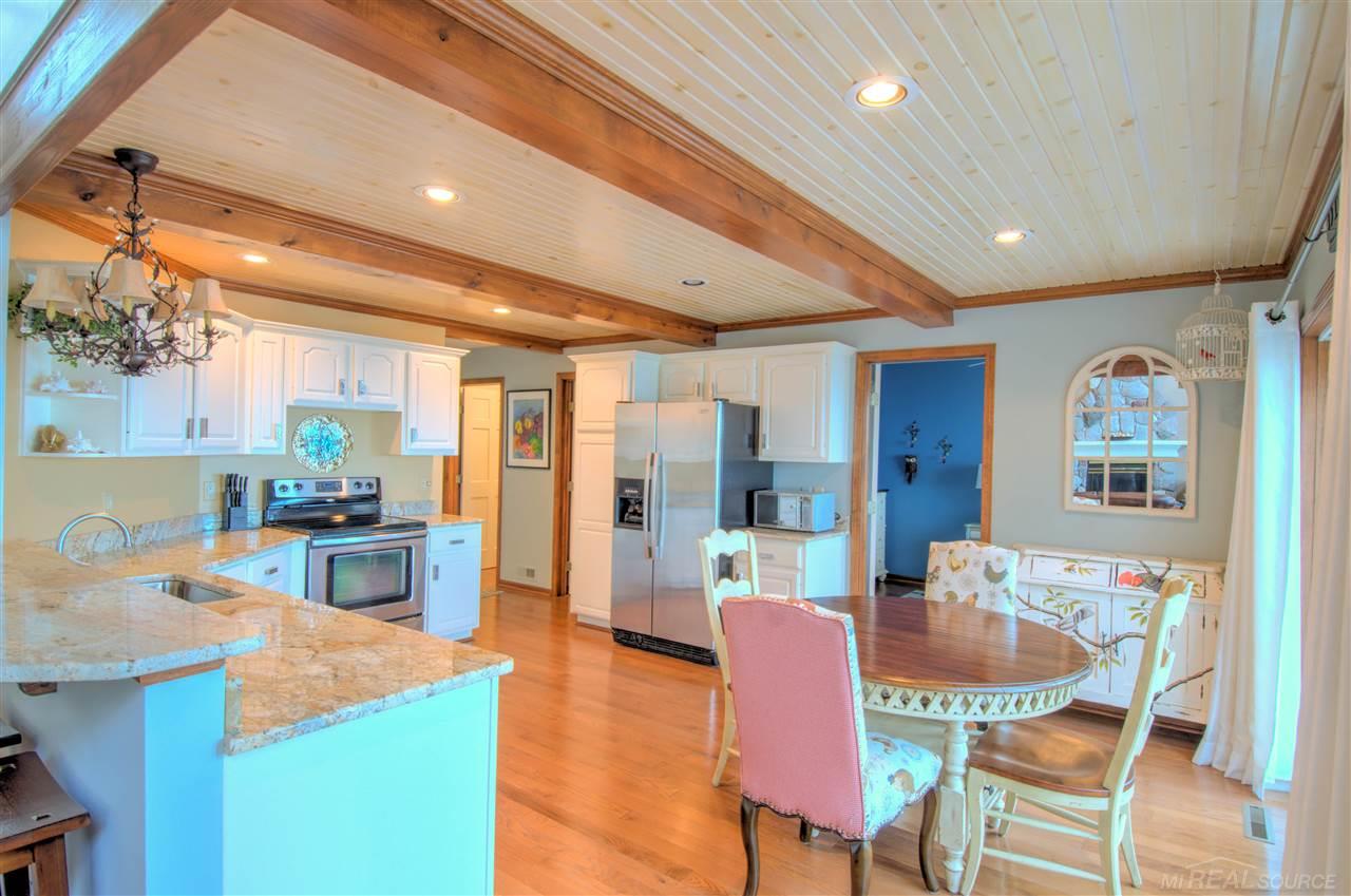Eat in kitchen 18x14