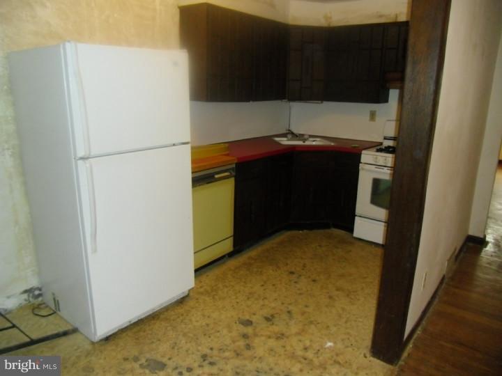 1382 Farrington Road Philadelphia, PA 19151 - Photo 3 of 6 Kitchen