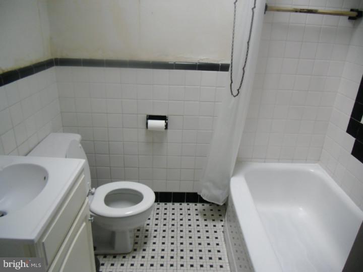 1382 Farrington Road Philadelphia, PA 19151 - Photo 4 of 6 Bathroom