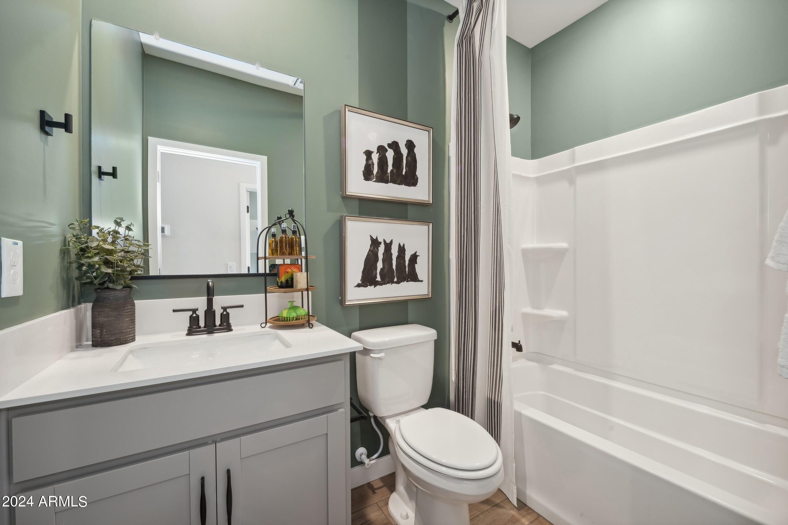 2746 West Red Fox Road Phoenix, AZ 85085 - Photo 12 of 16 144985_17 North_Orion_ Hall Bath