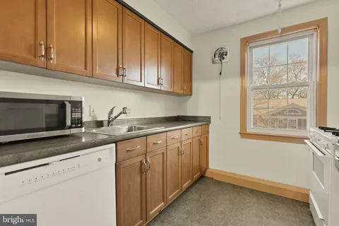$215,000 | 5010 Columbia Pike, Unit 6, Arlington, VA 22204